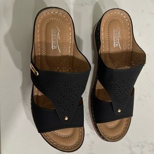 Size 8 BLACK SHIBEVER SANDALS NWT